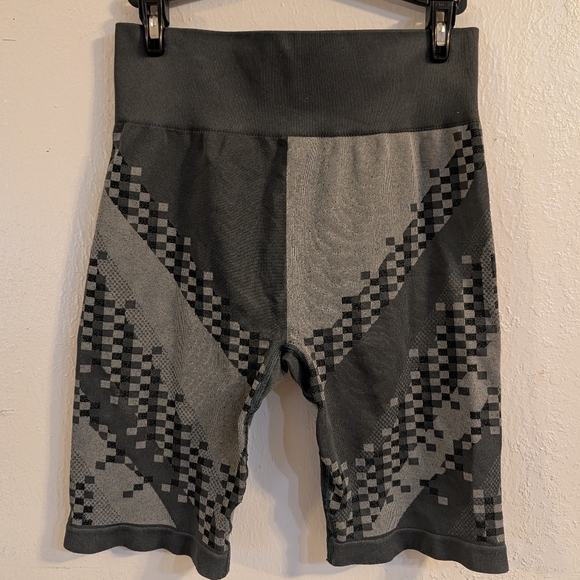 Gymshark Wtflex Cyborg Seamless Cycling Dark Gray Shorts - Picture 2 of 4